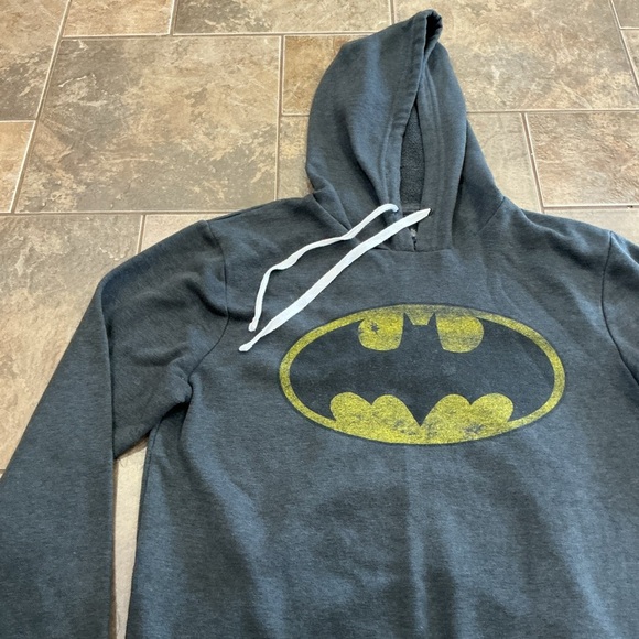 🔥3/$42 w FREE SHIPPING🔥 Gray Batman Hoodie - Picture 2 of 3